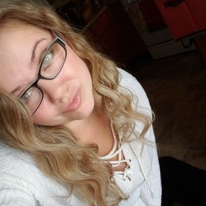 Meet your Posher, Kayley